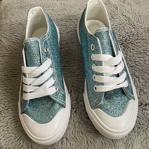 GIRLS SPARKLING GLITTER SHOES by ROEBUCK&CO